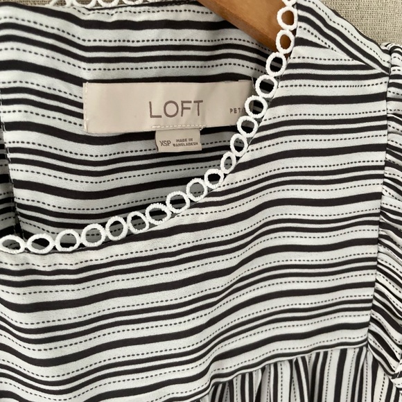 LOFT Top Striped Short Sleeve Blouse XS Petite - Picture 6 of 8